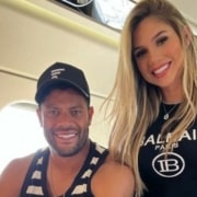 Hulk celebra com sua bebê e seus filhos na mansão