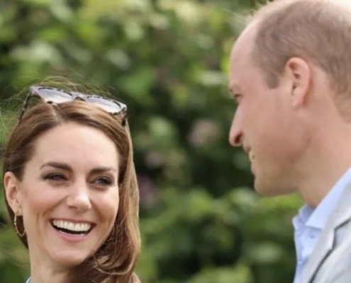 Kate Middleton e príncipe William assistem Wimbledon com os filhos