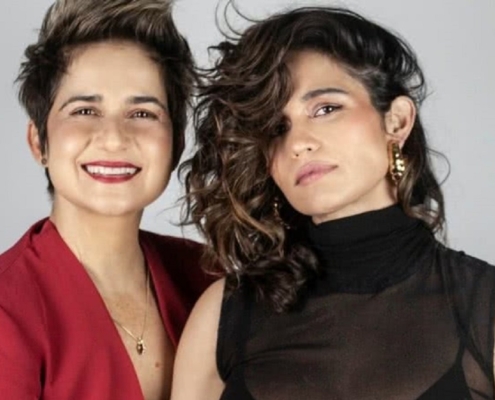 A atriz Nanda Costa mostrou seu novo visual e exibiu as gêmeas brincando em seu quartinho