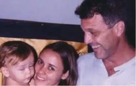 Giulia Gam e Pedro Bial com o filho ainda criança