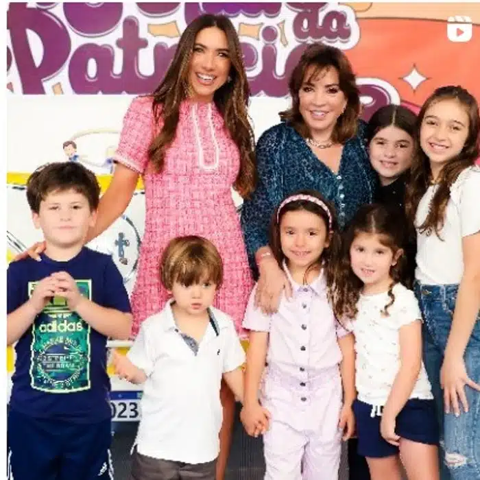 Patrícia Abravanel posa com a esposa de Silvio Santos e seus netos