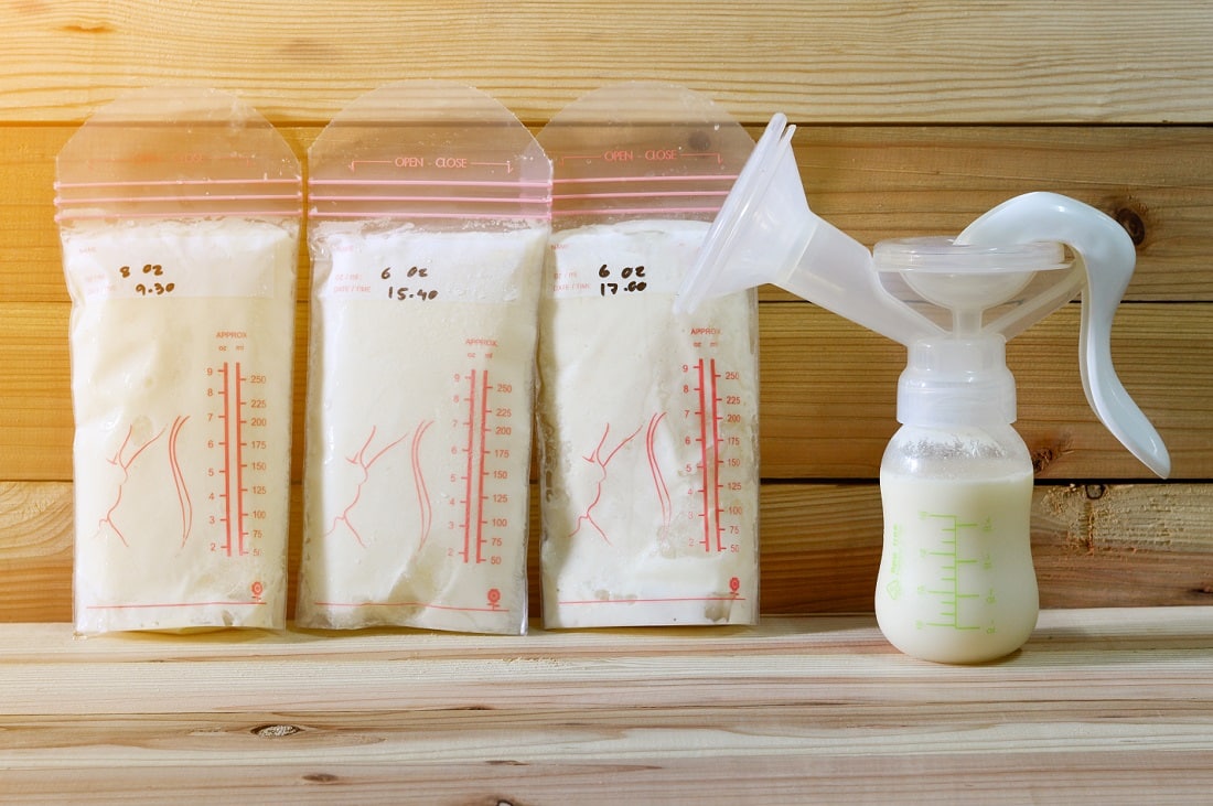 O armazenamento correto do leite materno pode ajudar na amamentação dos bebês