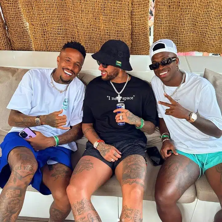 Neymar Jr está em Ibiza sem a namorada Bruna Biancardi