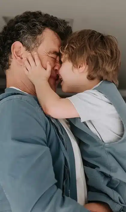 Carmo Dalla Vecchia resgata momentos com seu filho no aniversário