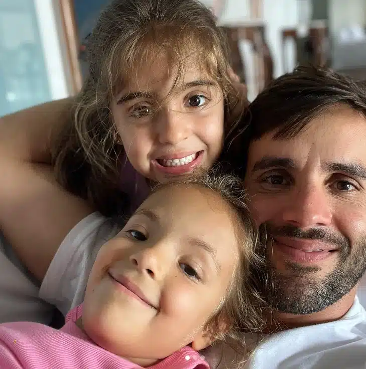 Daniel Cady ao lado de suas filhas com Ivete Sangalo