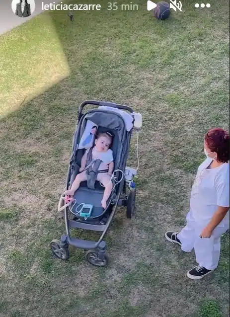 Filha de Juliano Cazarré passeando com a babá