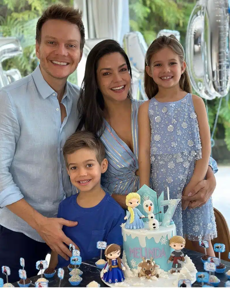 Thais organizou uma festa com tema de Frozen para sua filha com Michel Teló