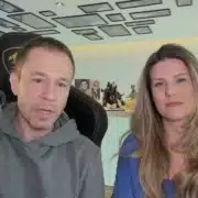 Tiago Leifert e Daiana Garbin mostram a filha e revelam pedido