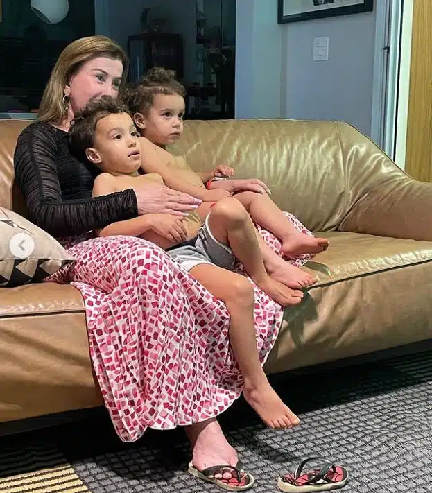Zilu com os netos, que são filhos de Camilla 