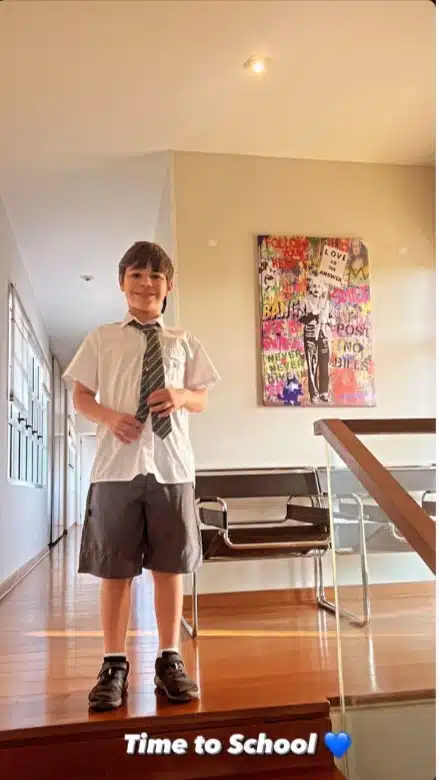 Filho de Wanessa Camargo posa usando uniforme chique da escola e surpreende 