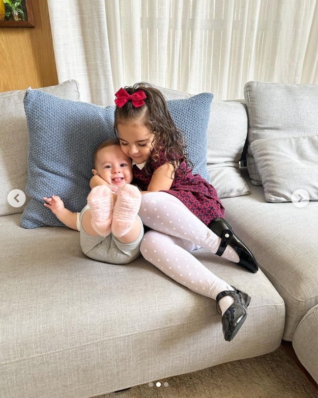 Ex-jogador Kaká mostrou suas filhas na casa nova