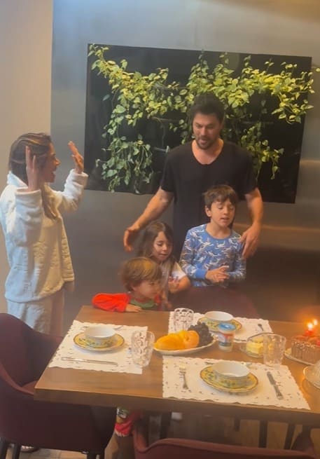 Netos de Silvio Santos celebram o aniversário do pai, Fábio Faria 