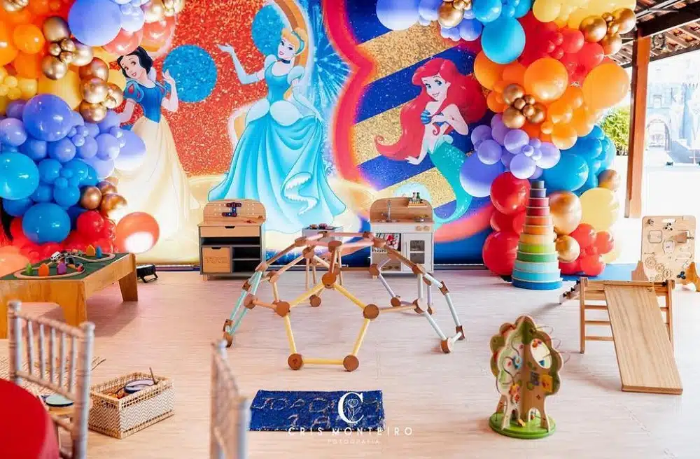 A oficina de brinquedos para os bebês da festa do filho da atriz Viviane Araújo 