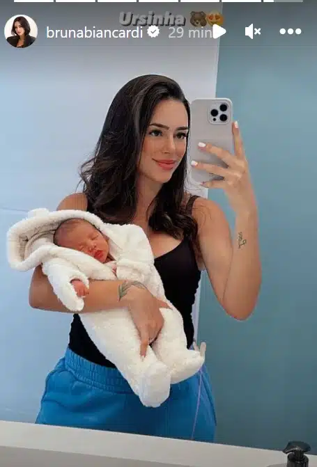 Bruna Biancardi junto com a bebê Mavie