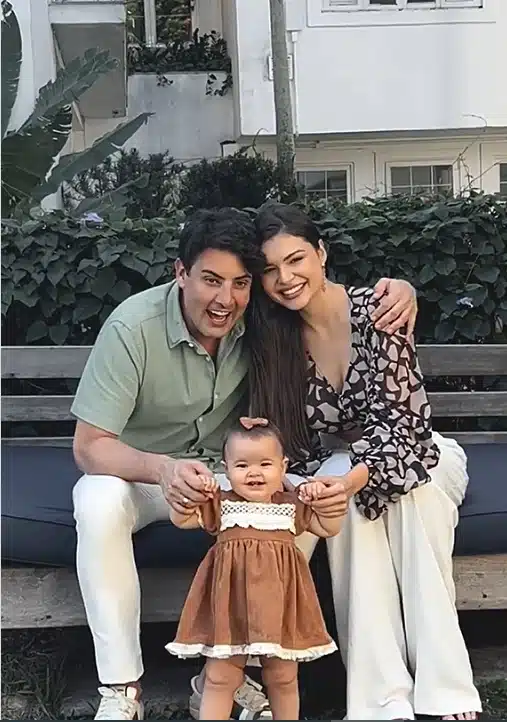 Bruno de Luca junto com sua namorada e a filha deles