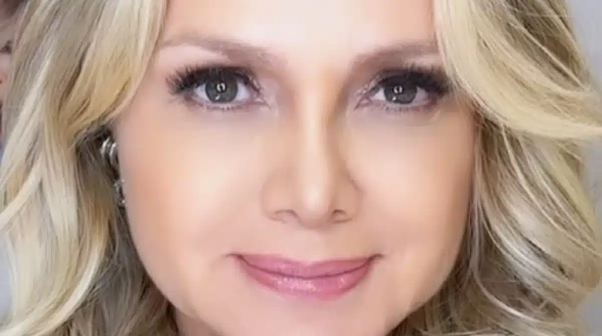 A apresentadora Eliana exibe gravidez e faz declaração para os filhos