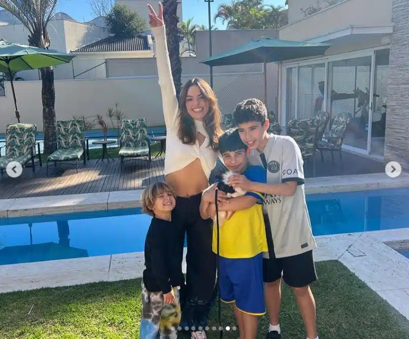 Ísis Valverde posa com os filhos do ex-marido de Wanessa Camargo e impressiona