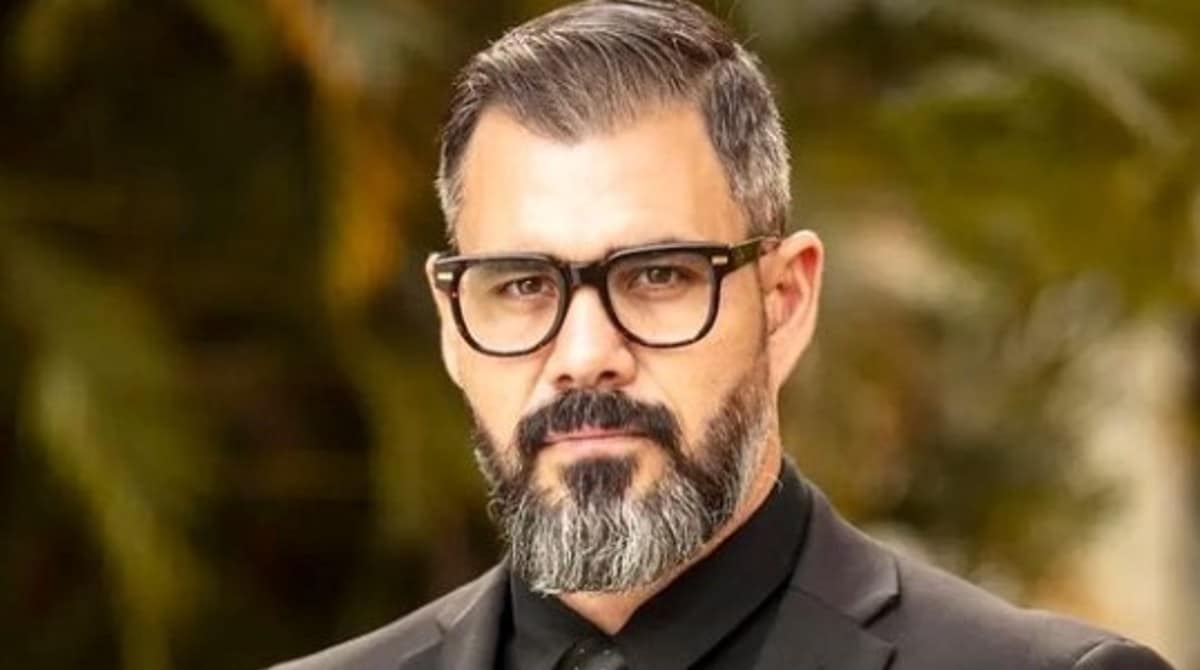 Juliano Cazarré faz chá revelação junto aos 5 filhos