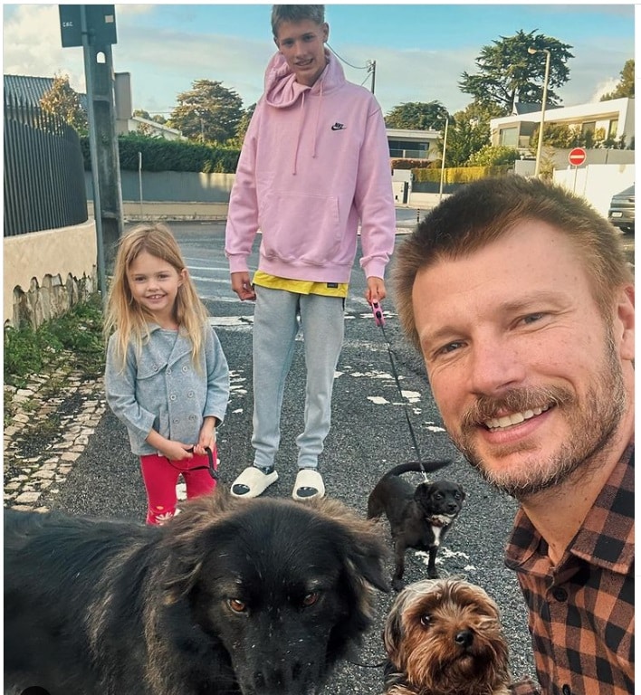 Rodrigo Hilbert surge com seus filhos com Fernanda Lima em passeio com os animais da família e surpreende 