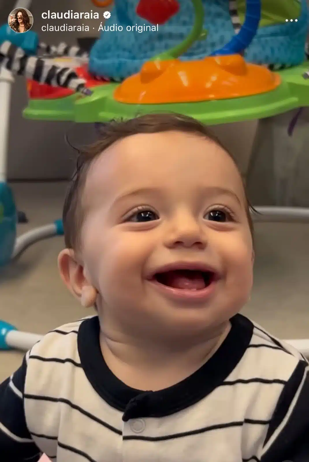 Bebê de Claudia Raia encanta ao surgir sorrindo e exibindo os primeiros dentinhos