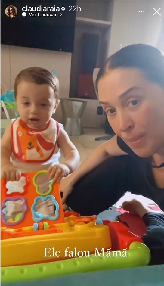O pequeno Luca, bebê de Claudia Raia e Jarbas, falou sua 1ª palavrinha