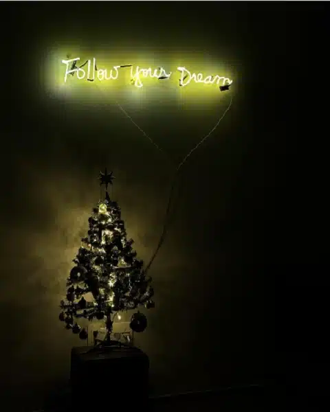 A esposa do ex-jogador Kaká mostrou a árvore de Natal decorada pelas meninas