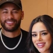 Neymar Jr posou com a sua filha e Bruna Biancardi desabafou