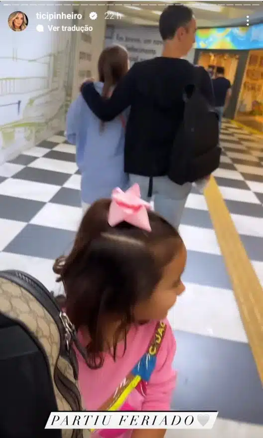 Ticiane Pinheiro exibe suas filhas com César Tralli no aeroporto e impressiona 