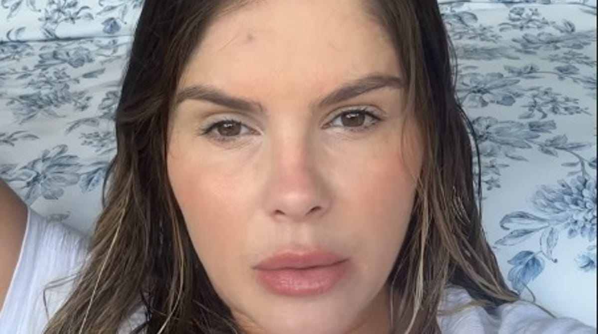 Bárbara Evans mostrou sua filha nadando no rio Tietê
