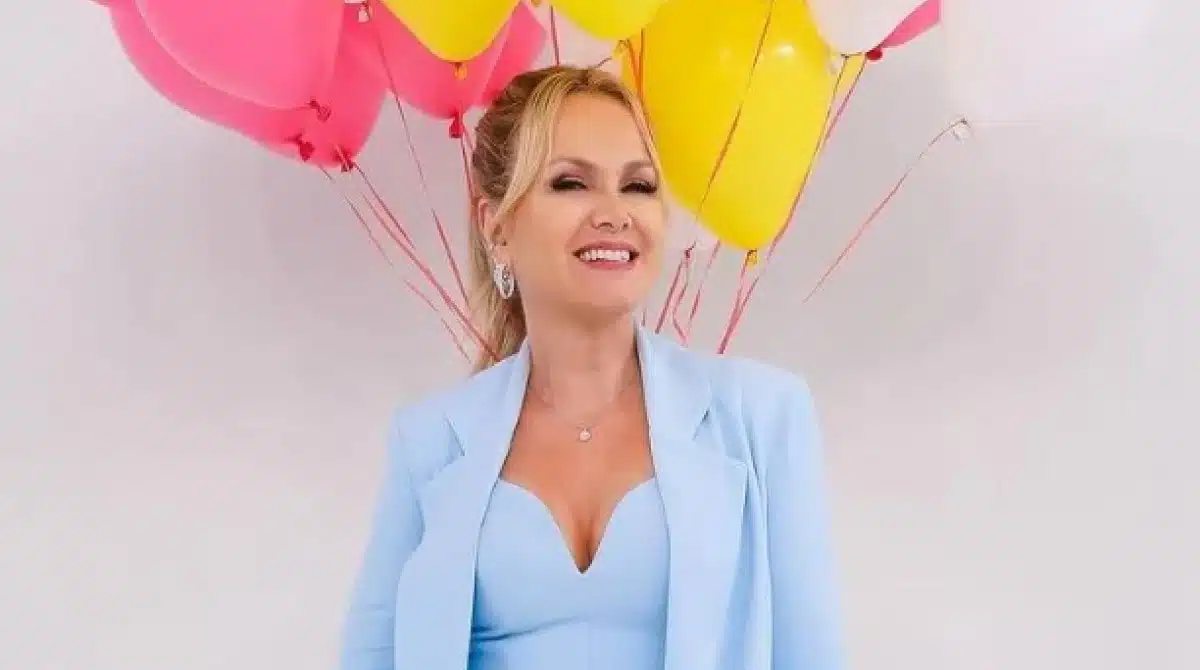 Eliana mostra sua caçula e o novo integrante da casa