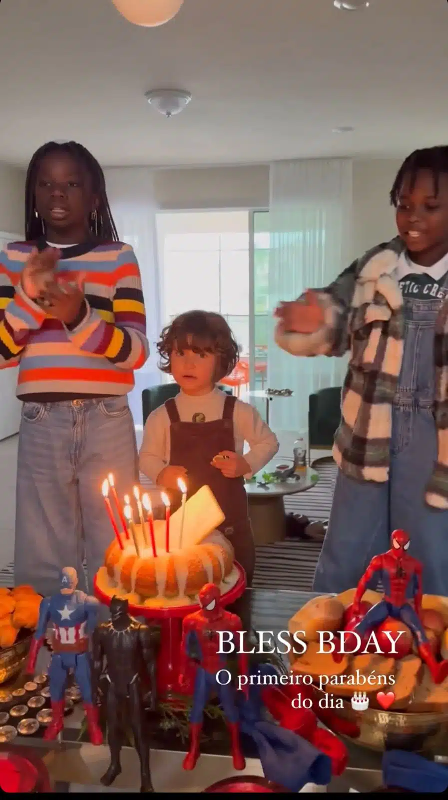 Giovanna Ewbank mostra festa de aniversário de Bless 