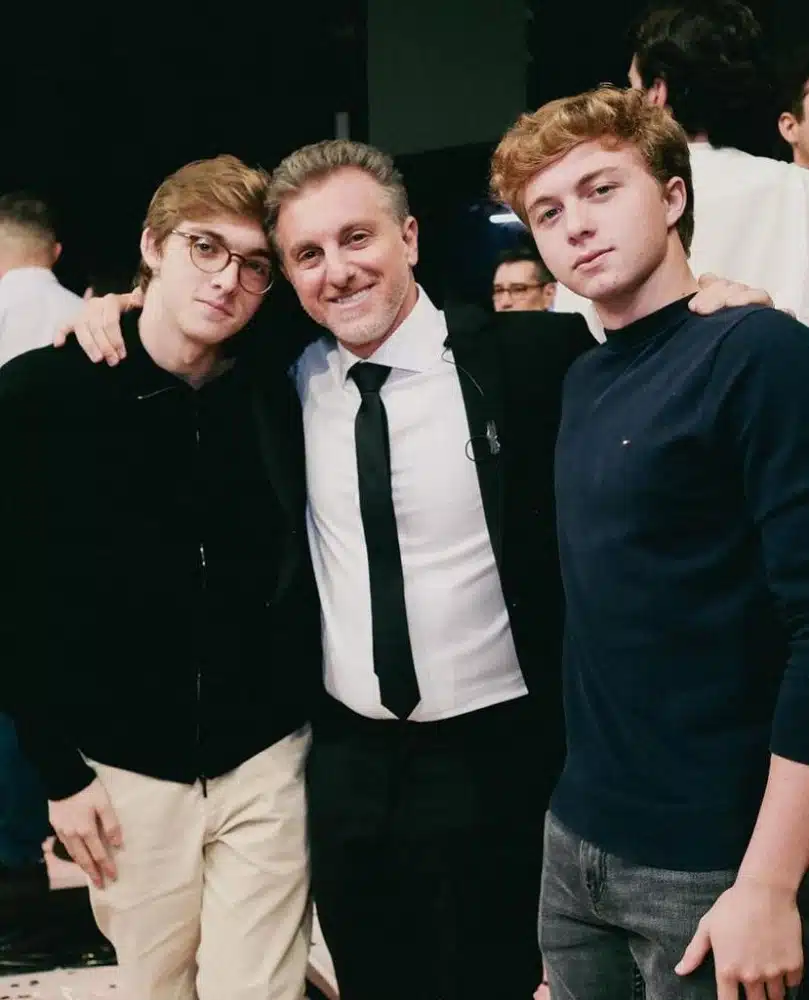 Luciano Huck com os filhos na gravação do Melhores do Ano