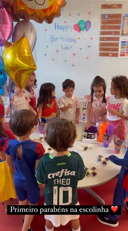 O filho de Marília e Murilo Huff comemorou o aniversário com os amigos de classe