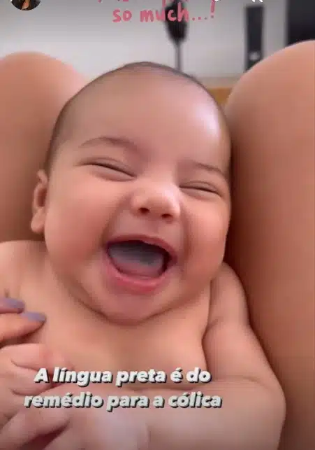 Filha de Neymar Jr e Bruna Binacardi sorrindo