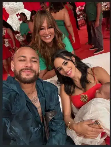 Neymar Jr junto com Bruna Biancardi e Nadine Gonçalves