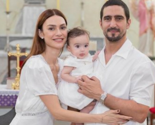 Thaila Ayala explica batizado de sua filha com Renato Góes em Igreja Católica