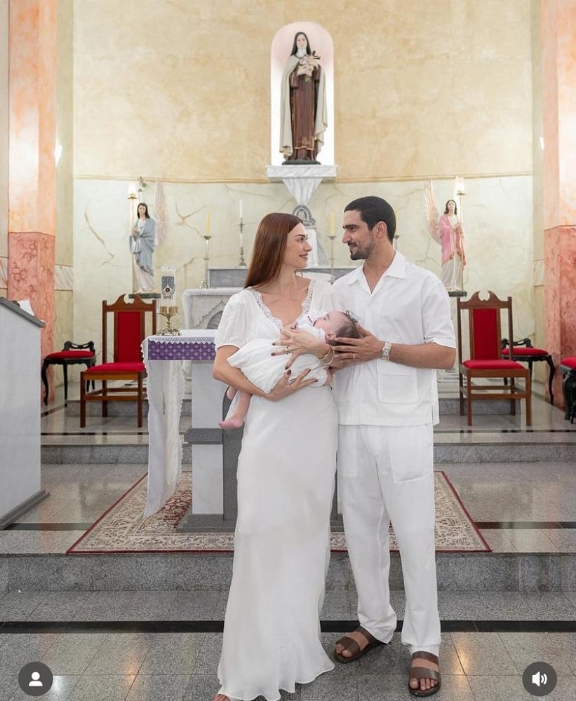 O batizado da Tereza, bebê de Thaila Ayala e Renato Góes, na Igreja