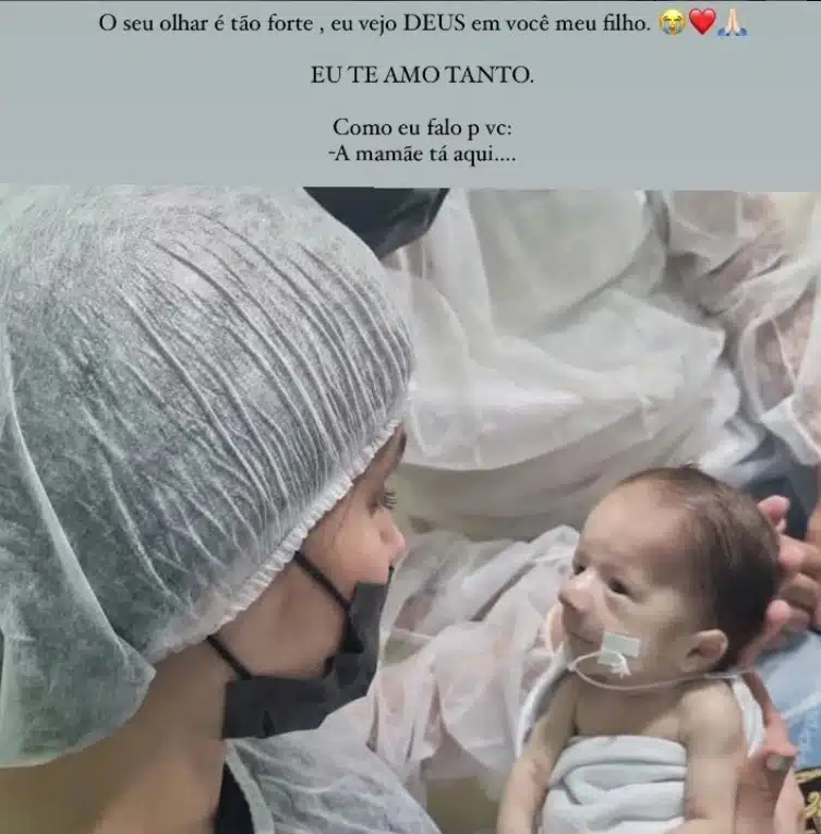 Esposa de Zé Vaqueiro posou com o filho deles e se declarou