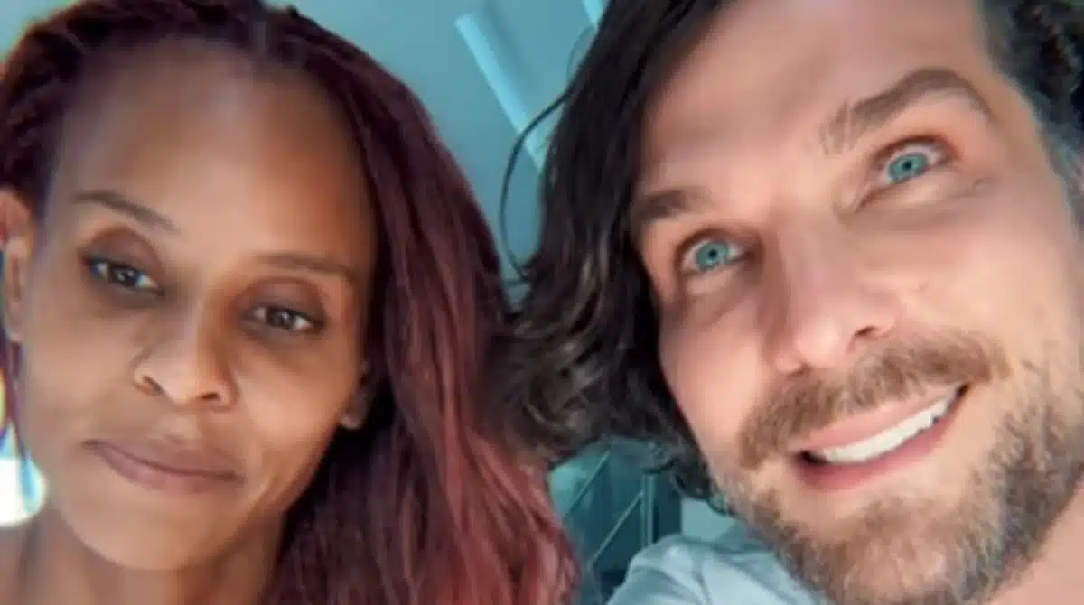 Aline Wirley e Igor Rickli posaram com seus filho adotivos e falaram deles