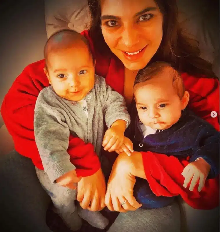 Andréia Sadi relembra lindo clique com os gêmeos ainda nos primeiros meses de vida