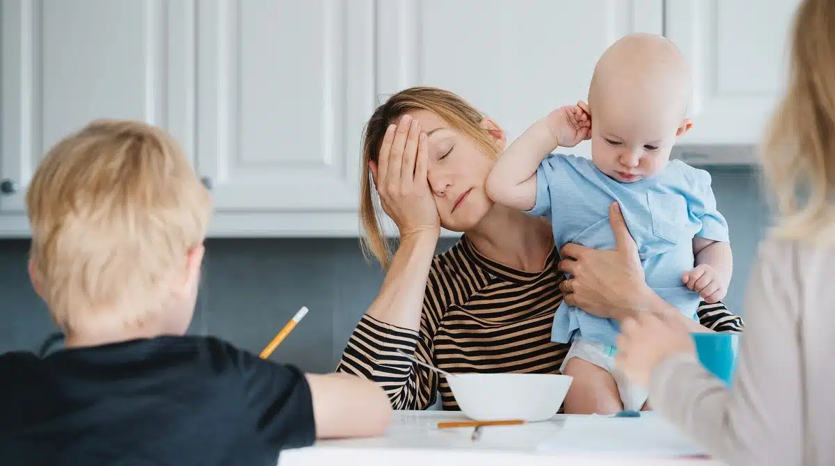 Pesquisa feita pela MAM Baby, em exclusividade para o Bebê Mamãe, retrata burnout materno