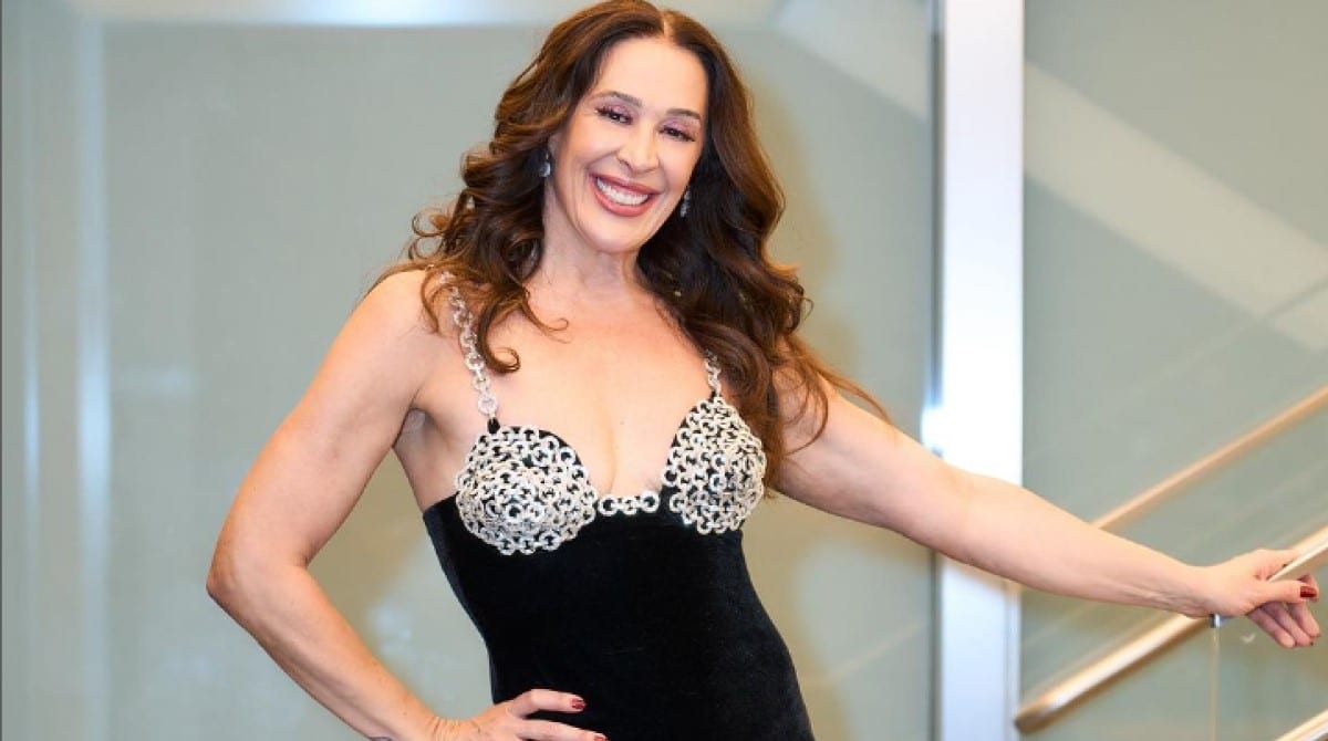 Claudia Raia mostra seu bebë na brinquedoteca e encanta