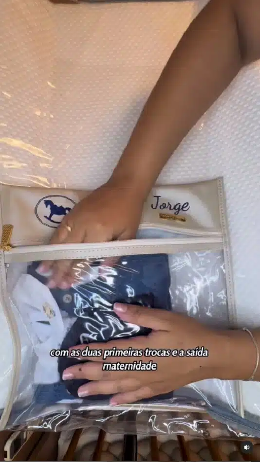A noiva de João Gomes, Ary Mirelle, arrumando as malas de maternidade do bebê