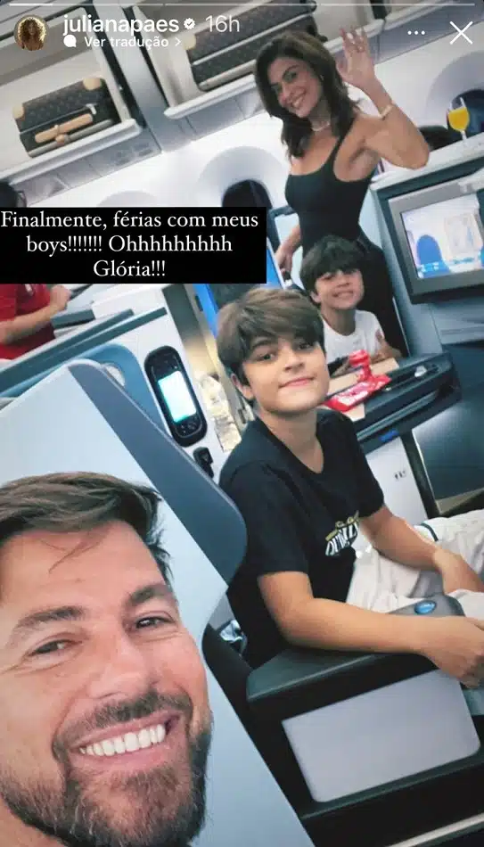 A atriz Juliana Paes com o marido e os filhos viajando de férias