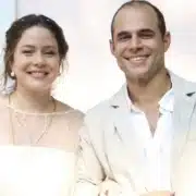 Leandra Leal mostra a filha de daminha em seu casamento com Guilherme Burgos