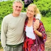 Luciano Huck e Angélica posam em viagem de férias com os filhos no Sri Lanka