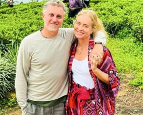 Luciano Huck e Angélica posam em viagem de férias com os filhos no Sri Lanka