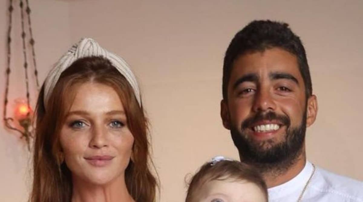Cintia Dicker e Pedro Scooby fazem lindo quarto para a bebê na mansão nova