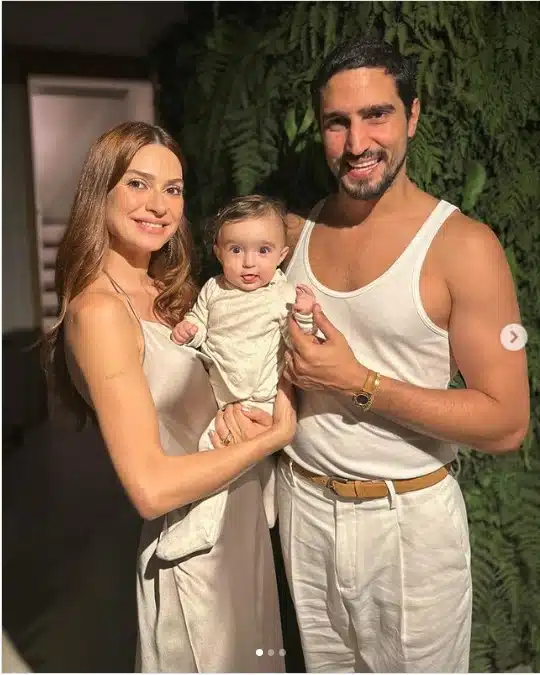 Thaila Ayala posa com sua bebê e o marido no primeiro Ano Novo da filha e encanta 