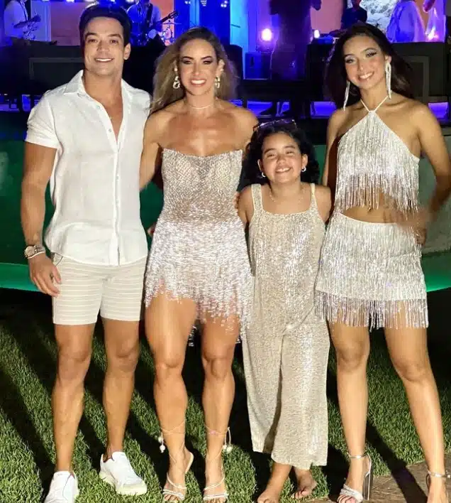 Vanessa Lopes com seus pais e sua irmãzinha